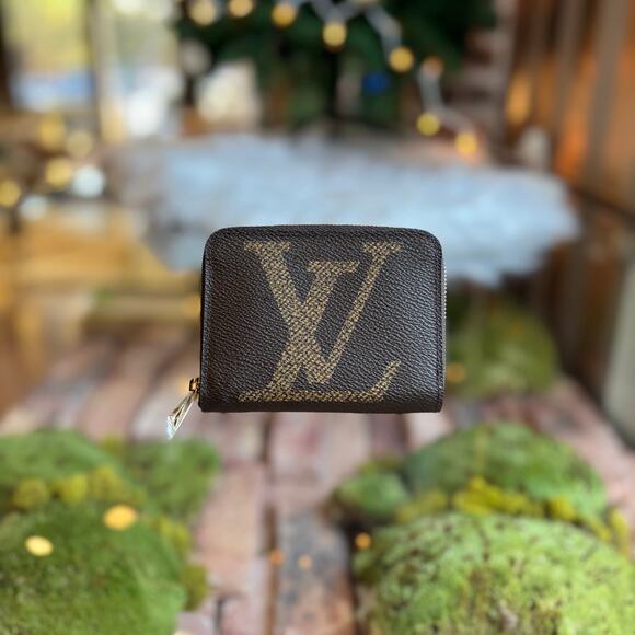 LOUIS VUITTON Reverse Monogram Zippy Coin Wallet - Picture 1 of 13